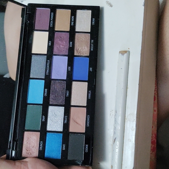 2 of 5 heart revolution chocolate bar collection - Picture 6 of 6